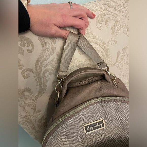 Itzy Ritzy Boss Diaper Bag - Picture 3 of 9